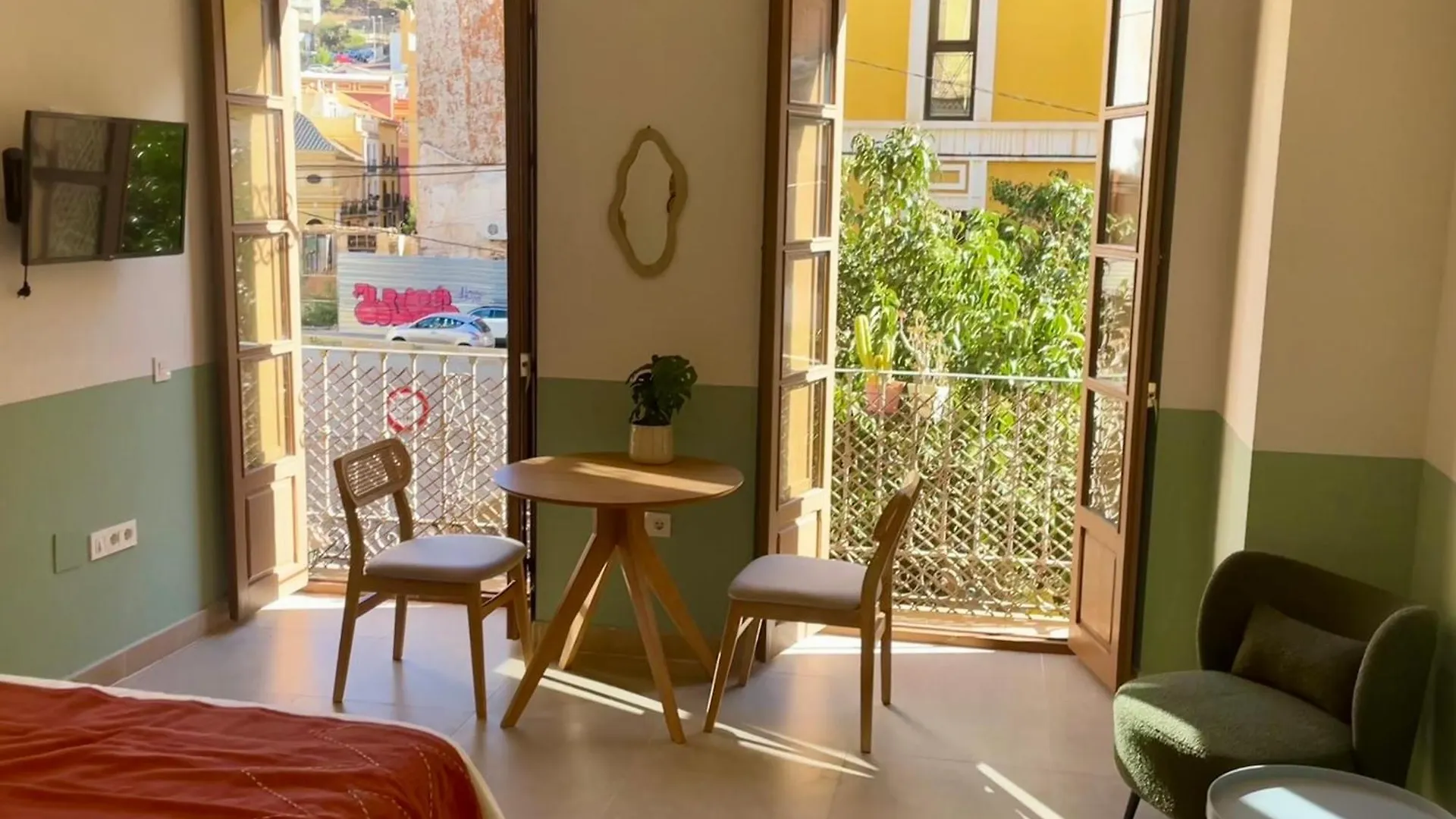 Nieuw - Kleurrijke Studio Met Frans Balkon Malaga Apartment